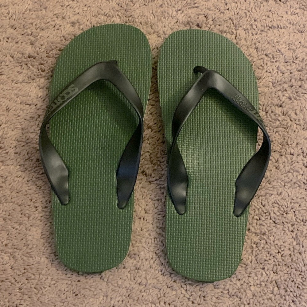 NWOB Scott Size 10 Slippers